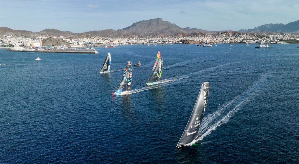 Salida de la Ocean Race desde el Puerto de Alicante